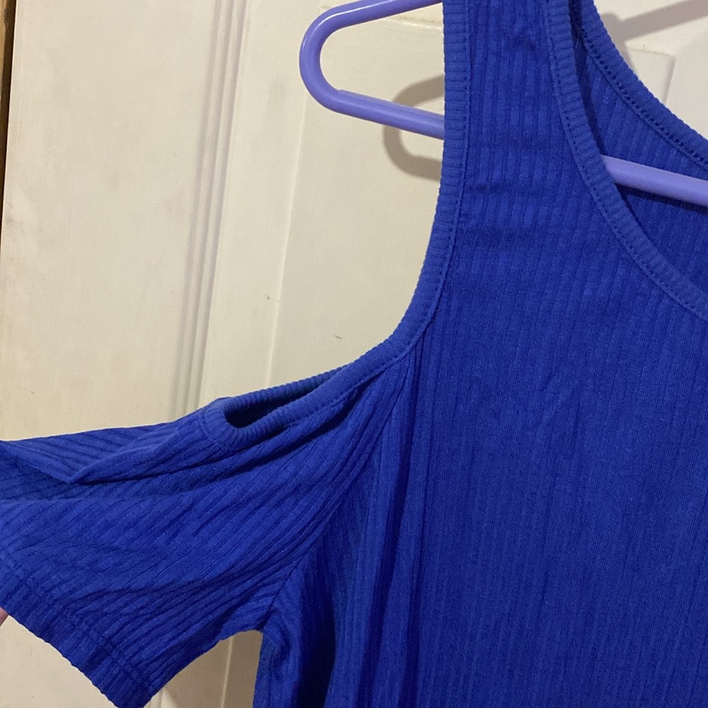 Mossimo Cold Shoulder Top Med NWT - Picture 2 of 9